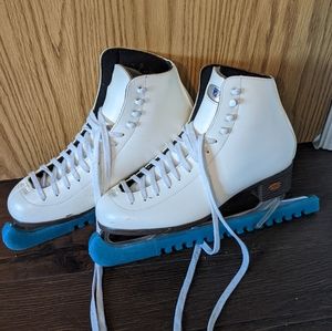 Riedell Figure Skates and Blade Covers - size 9